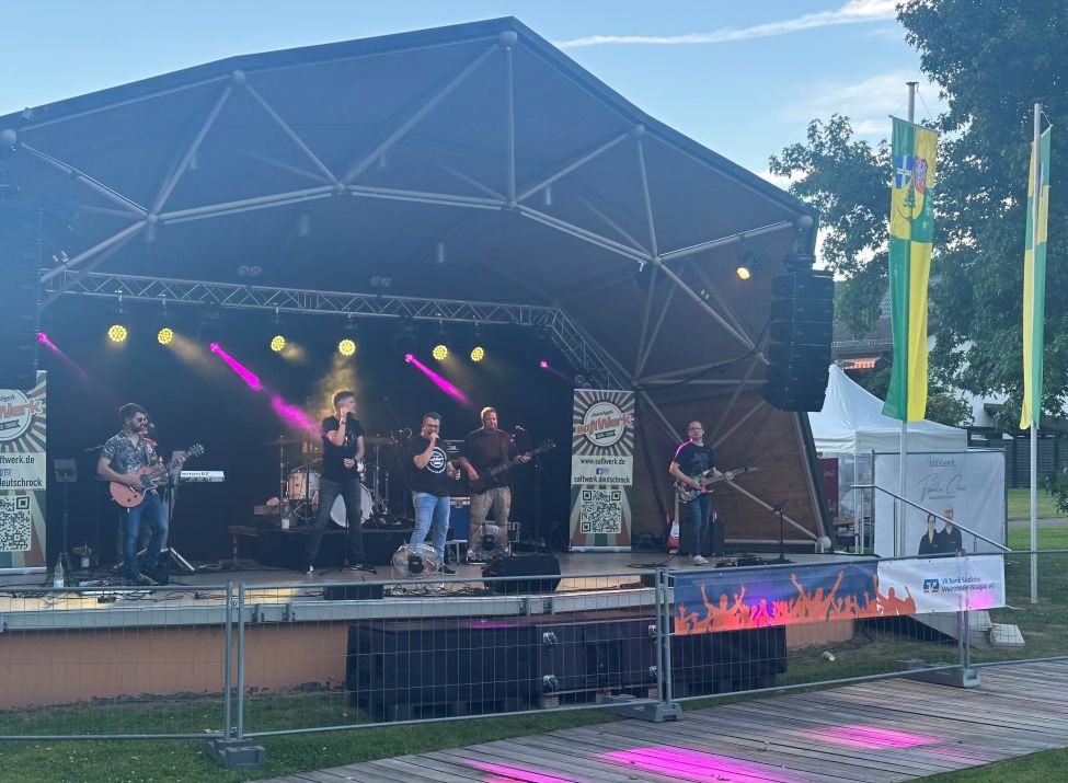 Dahn Feiert in der Muschel im Kurpark mit der Band "Saftwerk" - Foto: Annkatrin Ziegler